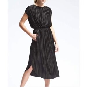 Banana Republic‎ Black Pleated Midi Dress Cap Sleeve Smocked Waist